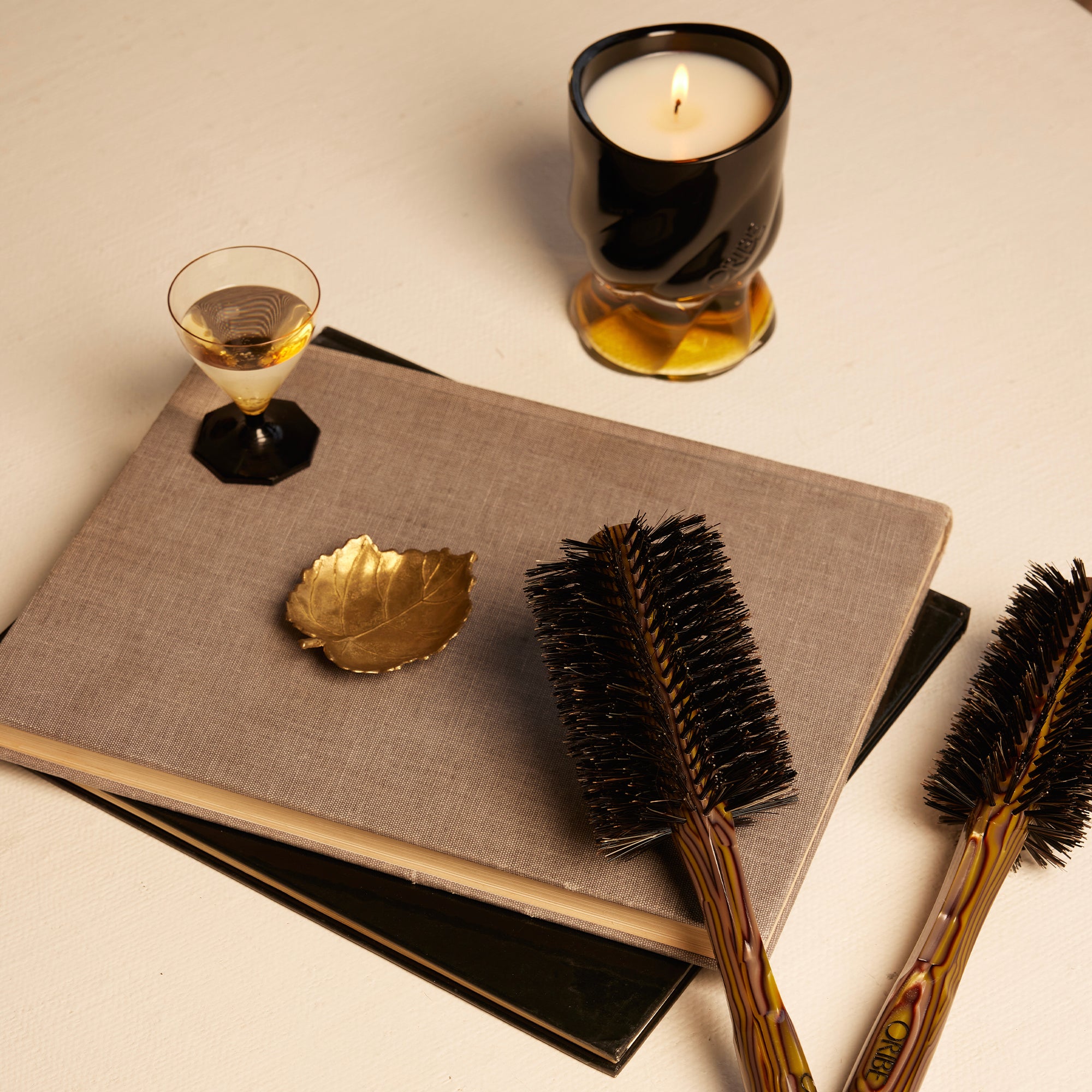Oribe Italian Resin Large Round Brush - Oribe Hair Care - Image 2