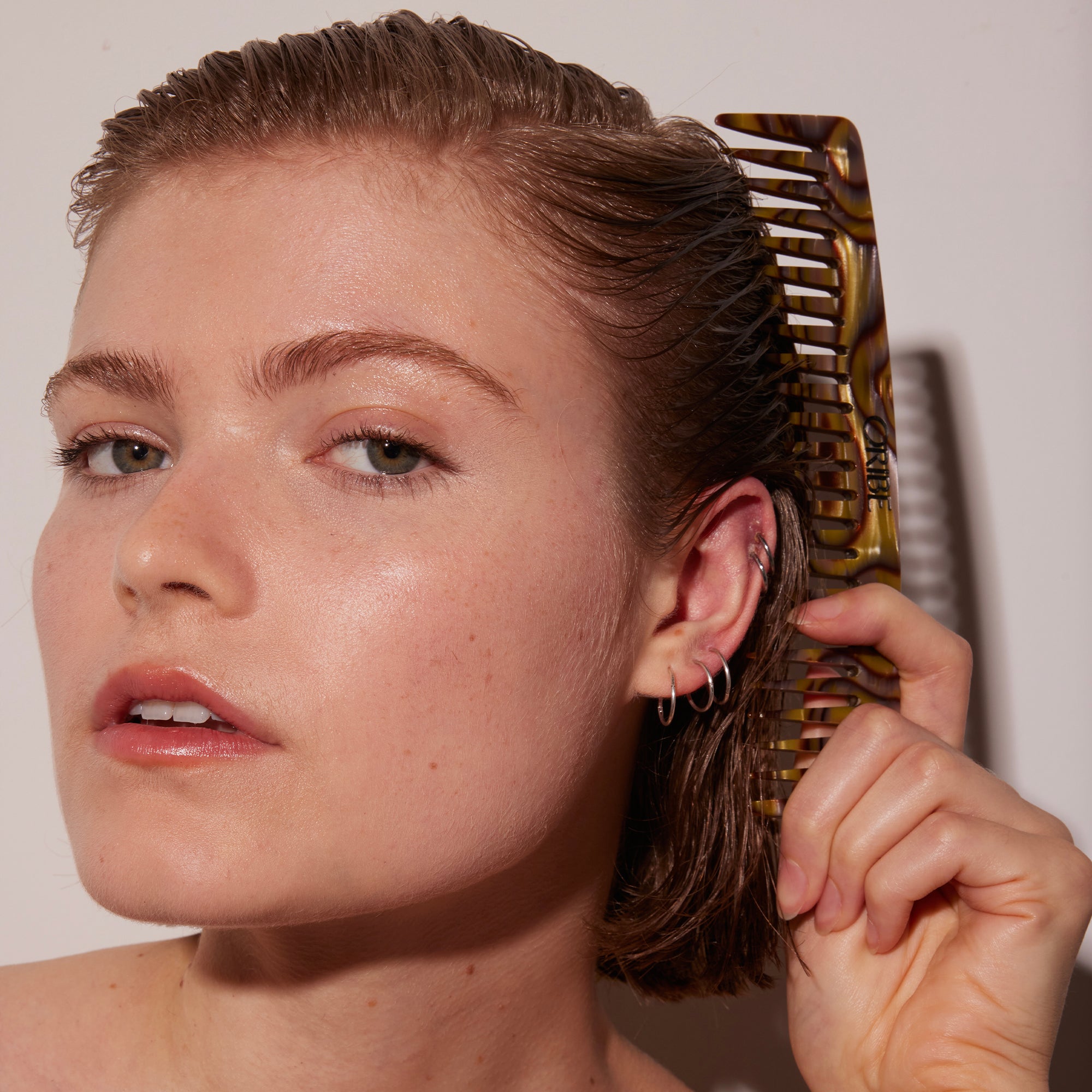 Oribe Italian Resin Wide Tooth Comb - Oribe Hair Care - Image 5