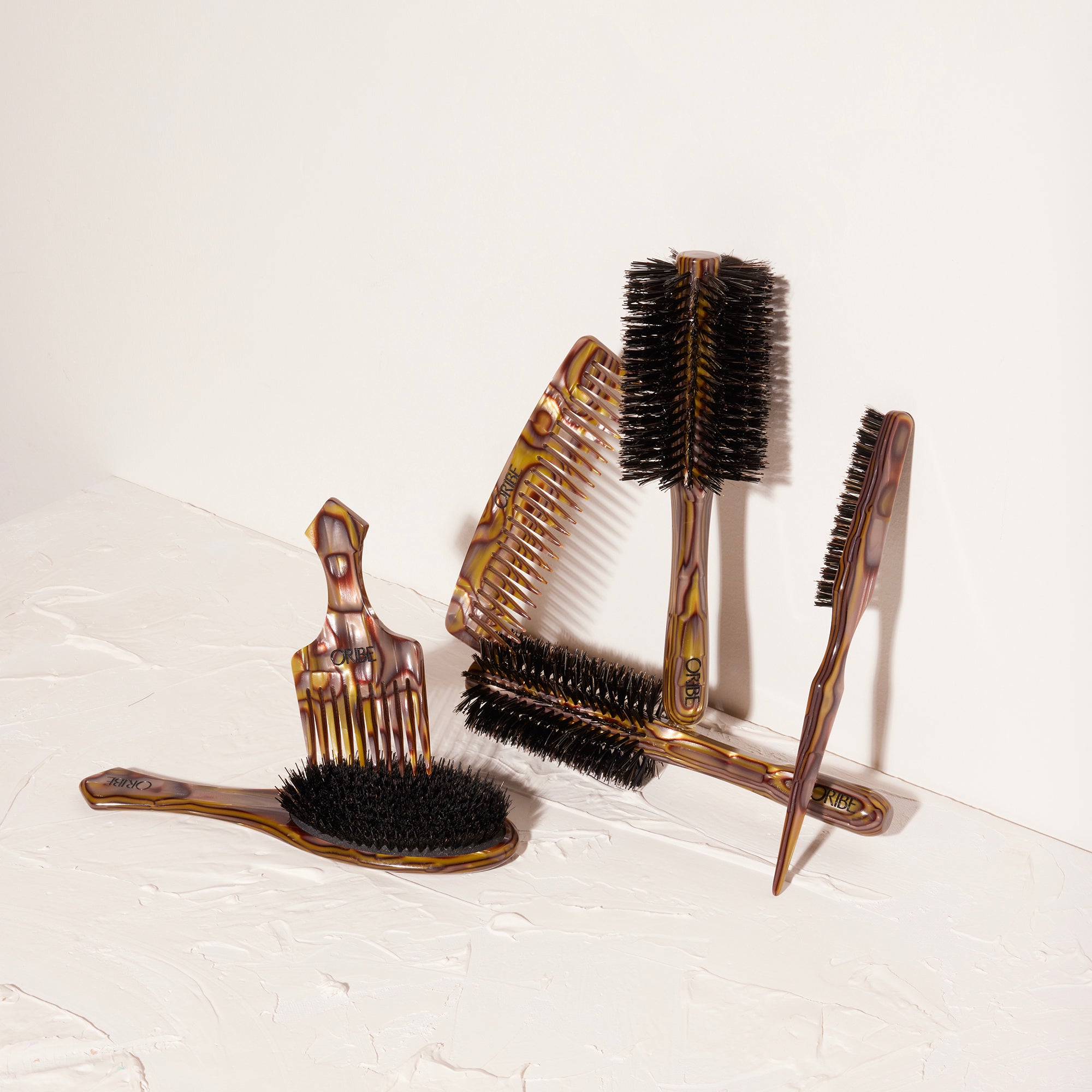 Oribe Italian Resin Hair Pick - Oribe Hair Care - Image 4