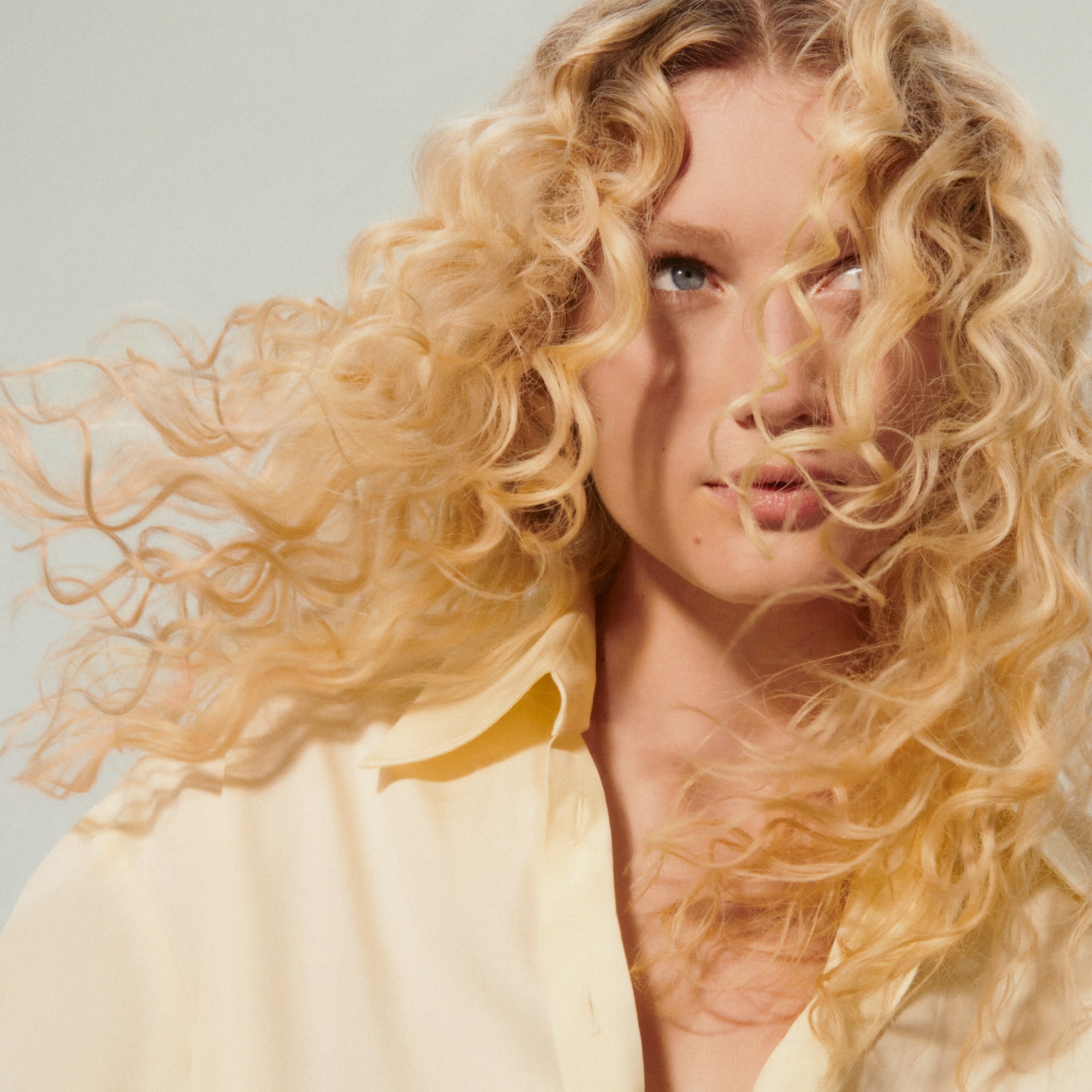Oribe Hair Alchemy Strengthening Masque - Oribe Hair Care - Image 4